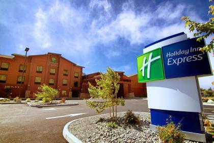 Holiday Inn Express Redwood National Park an IHG Hotel - image 1