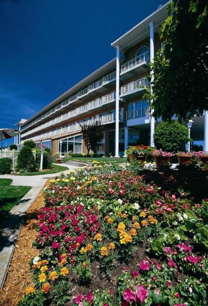 Riveredge Resort Hotel - image 2