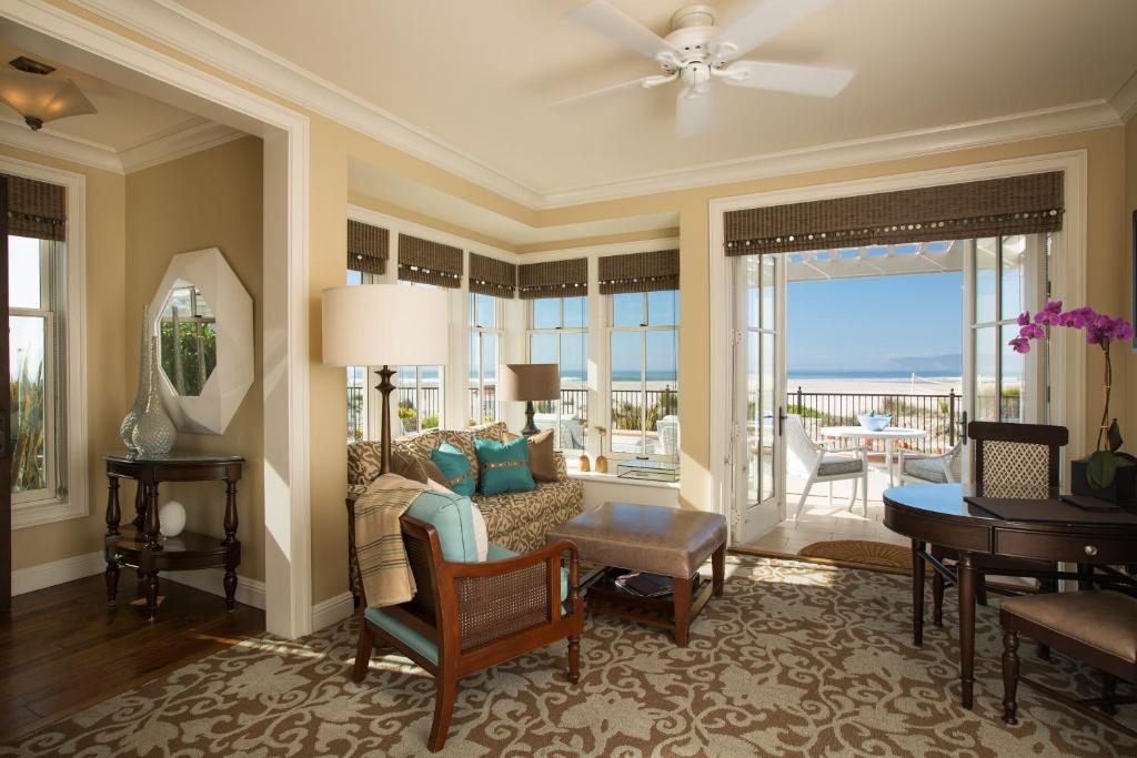 Beach Village at The Del Curio Collection by Hilton - image 4