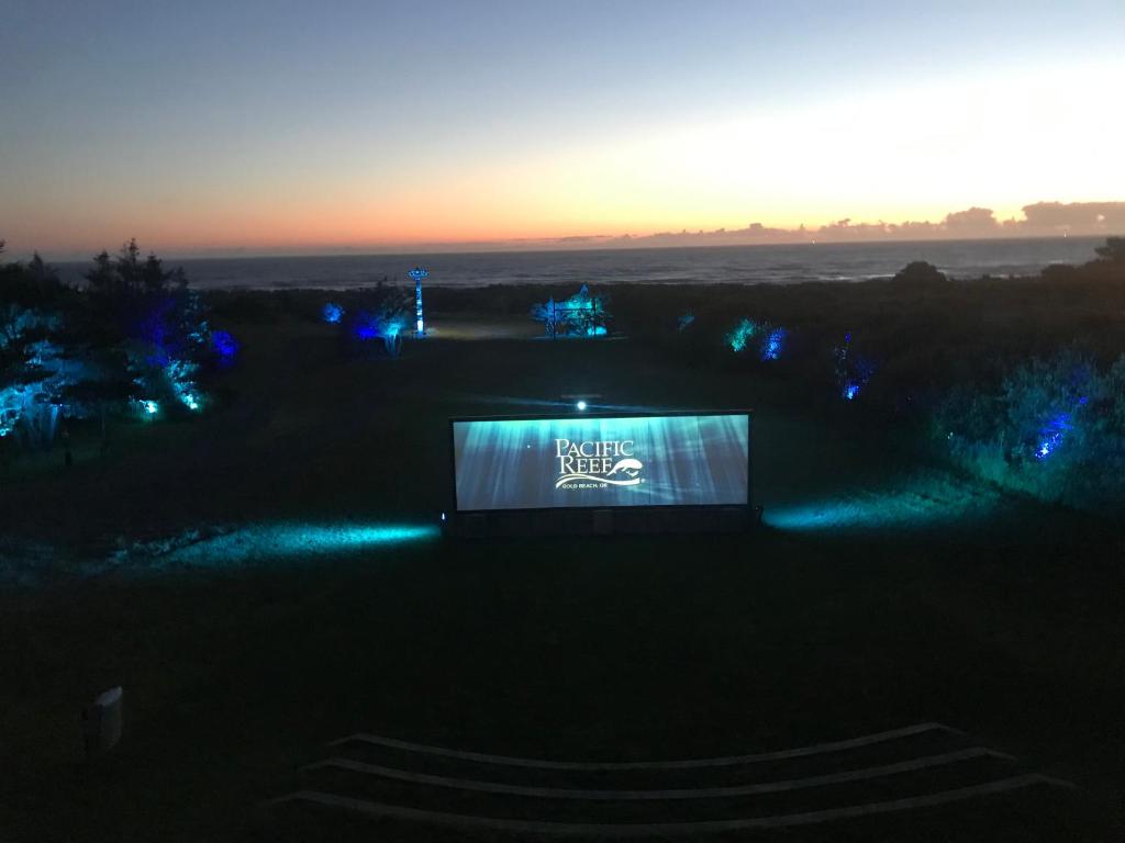 Pacific Reef Hotel & Light Show - main image