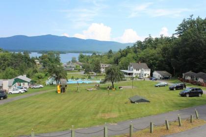 Hill View Motel and Cottages - image 11