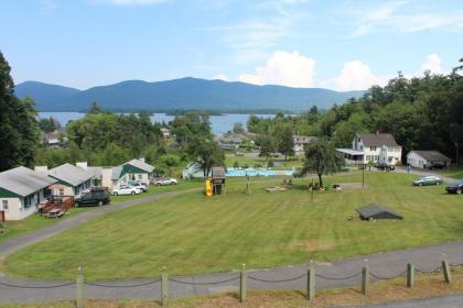 Hill View Motel and Cottages - image 14