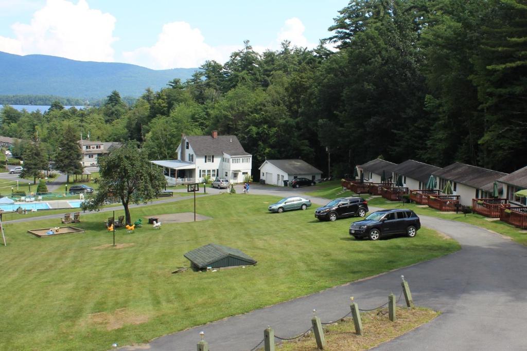 Hill View Motel and Cottages - image 2