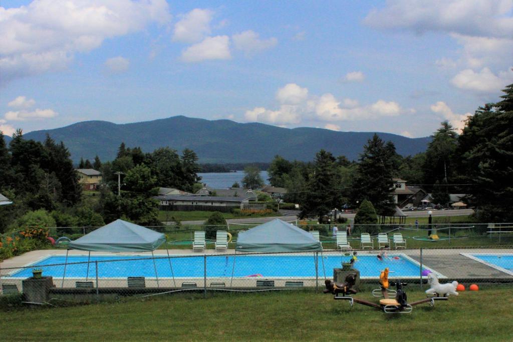 Hill View Motel and Cottages - image 6