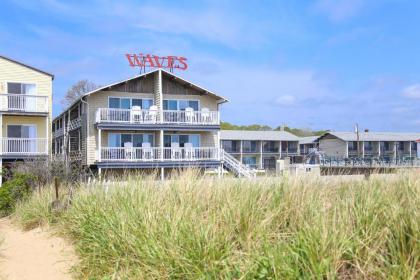 Waves Oceanfront Resort - image 1