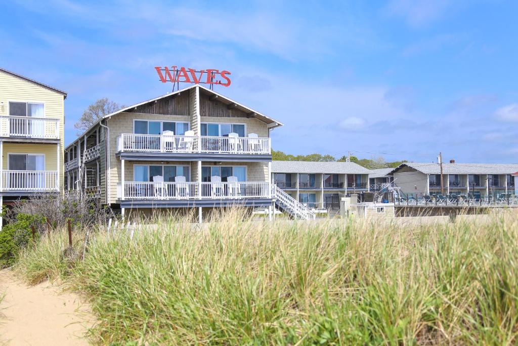 Waves Oceanfront Resort - main image