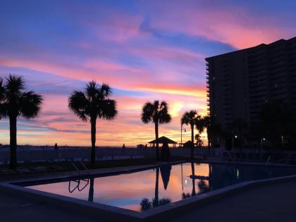 Getaways at Destin Holiday Beach Resort - image 1