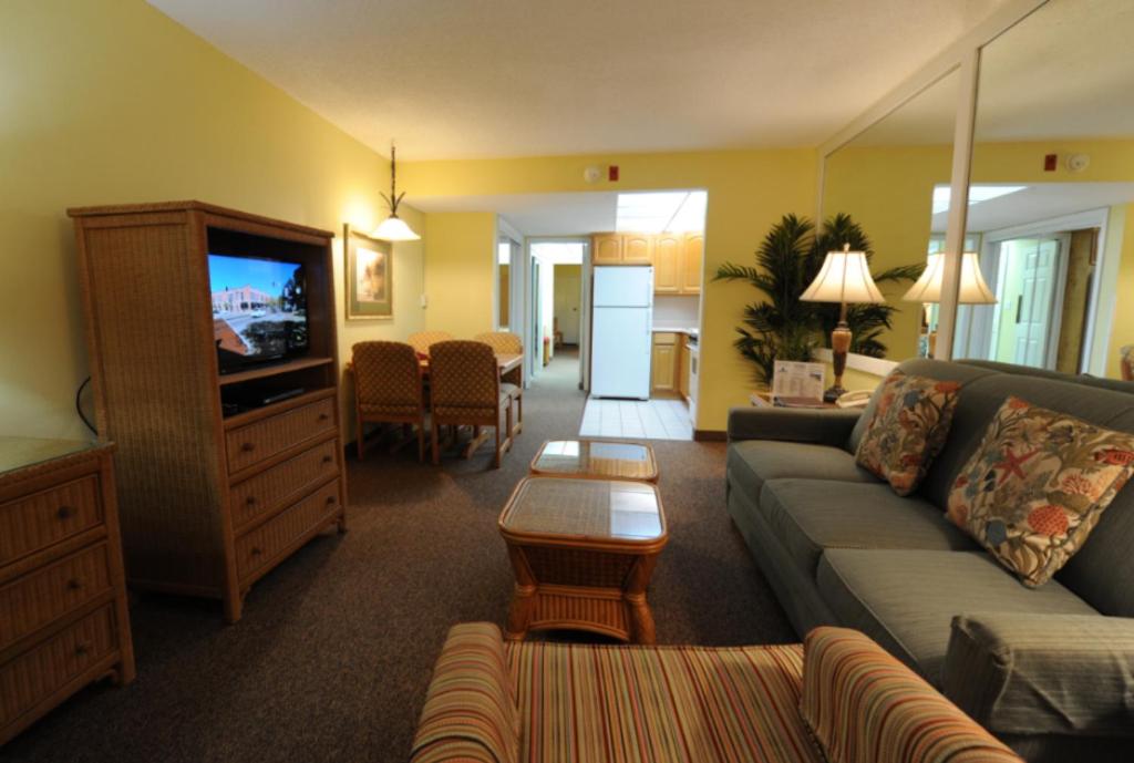 Getaways at Destin Holiday Beach Resort - image 2