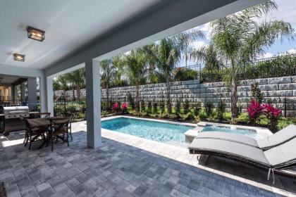 Alluring Home with Private Pool near Disney - image 9