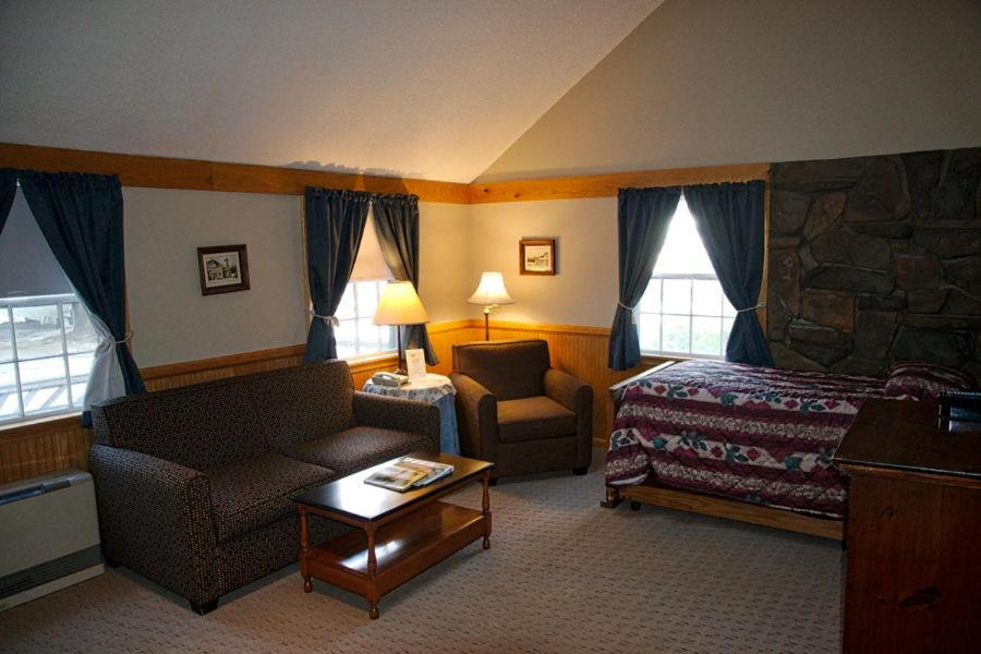 New England Inn & Lodge - image 6