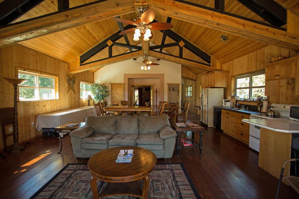 DiamondStone Guest Lodges - image 7