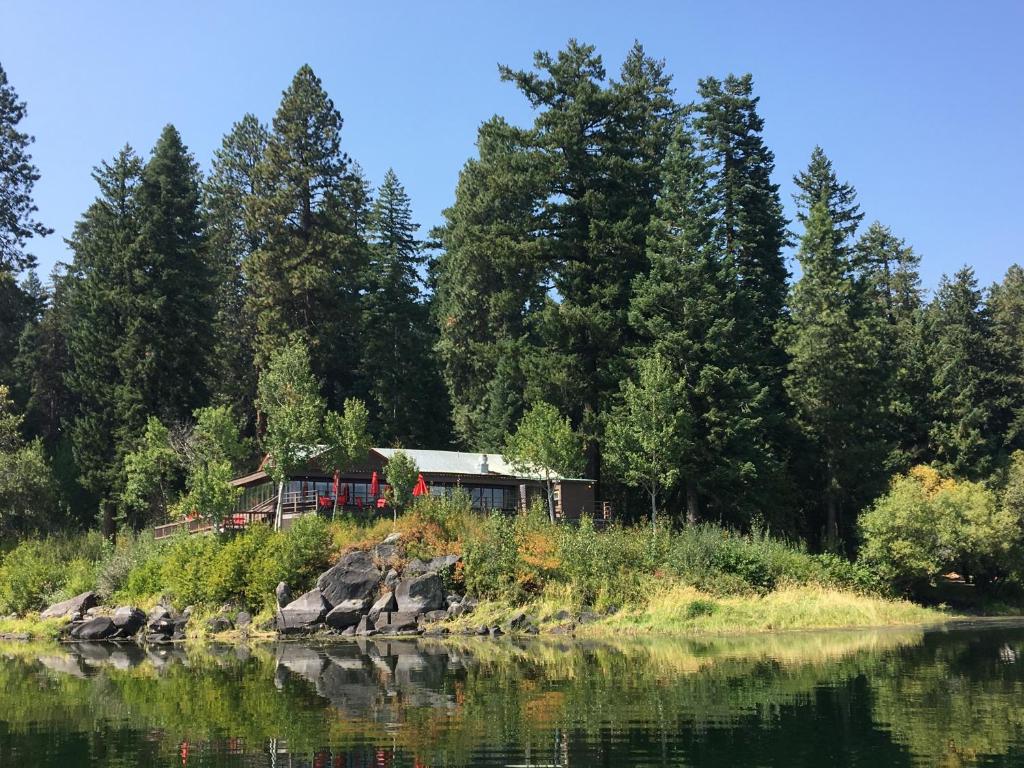 Crater Lake Gateway-Rocky Point Resort - image 6