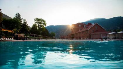 Glenwood Hot Springs Resort - image 1