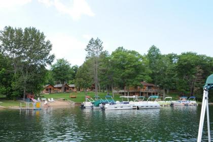 Clear Lake Resort - image 12