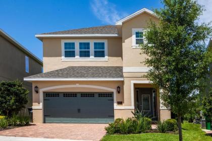 Splendid Home with Water Park Access Near Disney - image 1