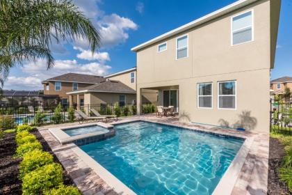 Splendid Home with Water Park Access Near Disney - image 6