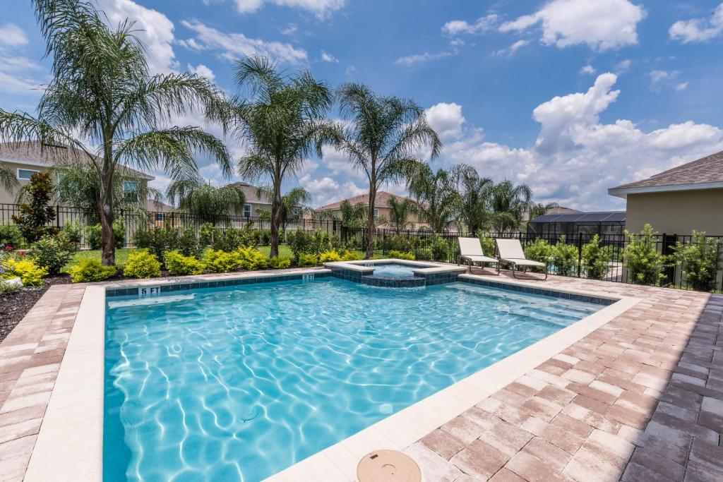 Splendid Home with Water Park Access Near Disney - image 7