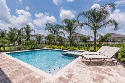 Splendid Home with Water Park Access Near Disney - image 8