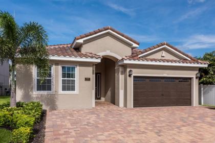 Stylish Home with Water Park Access near Disney - 7497M - image 10