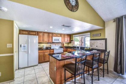 Larkspur Villa - Lovely & Entertaining Hot Tub with pool resort living! - image 13