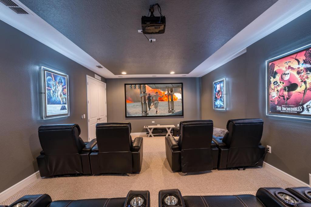 Spectacular Home with Theater & Theme Rooms near Disney - 7734G - image 3