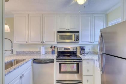 Hilton Head Resort - image 10