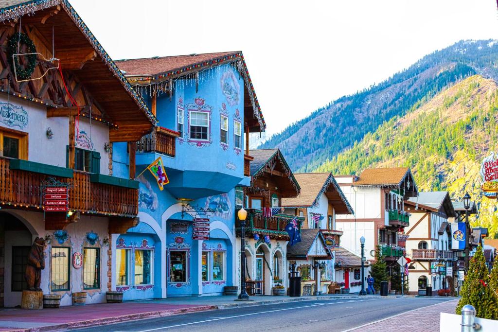 Icicle Village Resort 508: Alpine Aurora - image 4