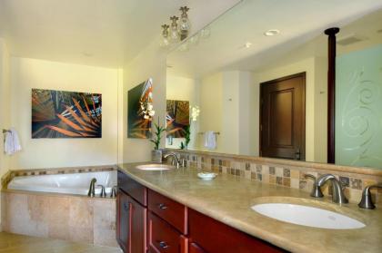 Waipouli Beach Resort Penthouse Exquisite Ocean & Pool View Condo! - image 12