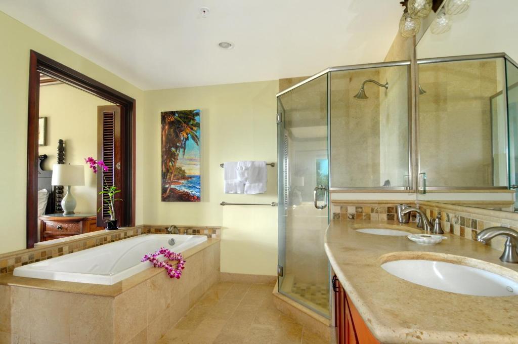 Waipouli Beach Resort Penthouse Exquisite Ocean & Pool View Condo! - image 3