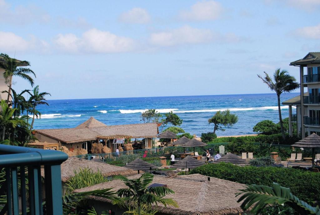 Waipouli Beach Resort Gorgeous Luxury Ocean View & Pool View AC! Sleeps 8 - main image