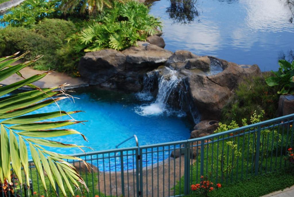 Waipouli Beach Resort Gorgeous Luxury Ocean View & Pool View AC! Sleeps 8 - image 6