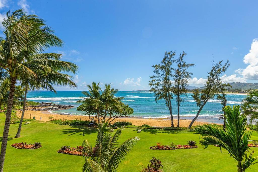 Lae Nani Resort Penthouse Oceanfront Pool - main image