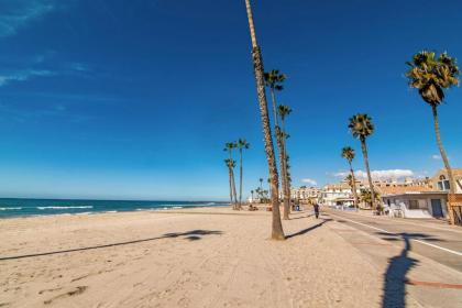 Penthouse Condo w/ Panoramic Ocean Views at Beach Resort - image 10