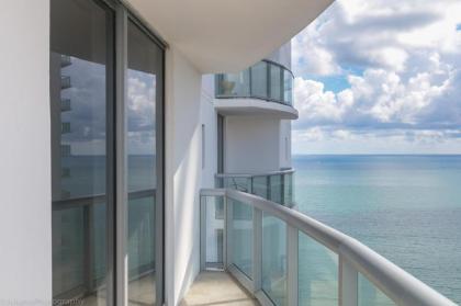 Ocean View 25th floor at Marenas Beach Resort by AmmosFL - image 8