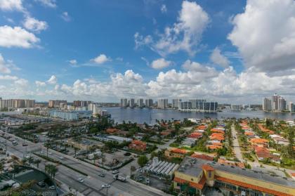 Ocean View 25th floor at Marenas Beach Resort by AmmosFL - image 9