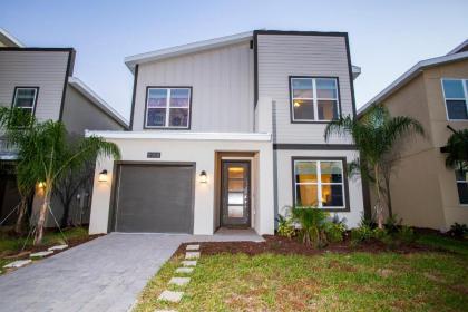 Fabulous 5Bd Single Family at Champions Gate Resort 8988 - image 1