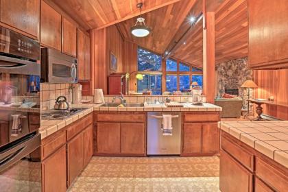 Cabin Near Shuttle and Less Than 2 Mi to Northstar Ski Resort - image 13