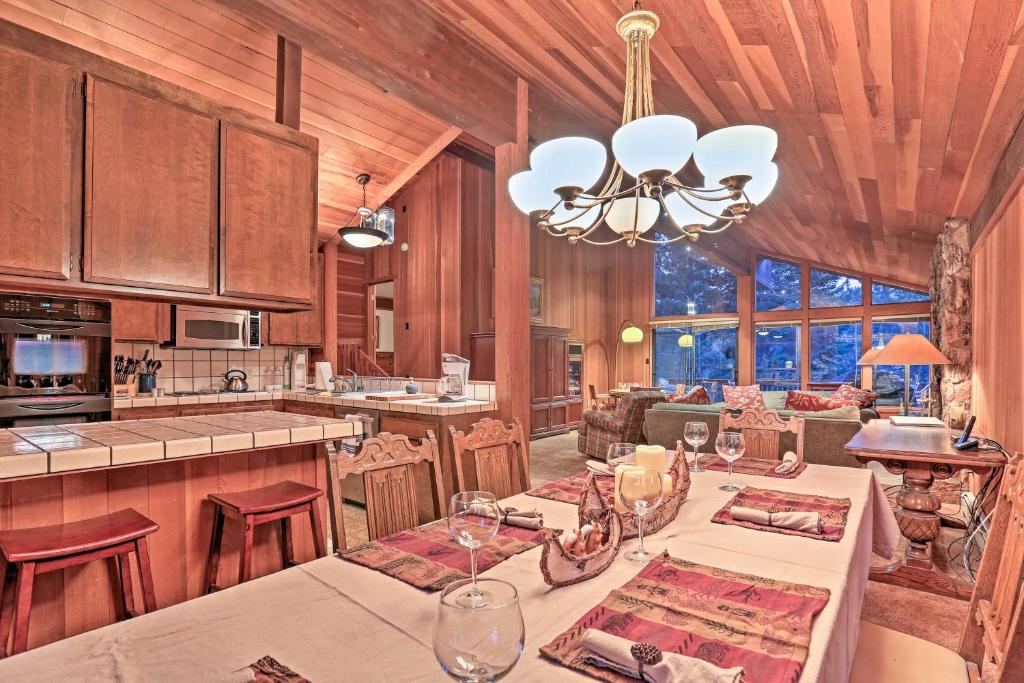 Cabin Near Shuttle and Less Than 2 Mi to Northstar Ski Resort - image 3