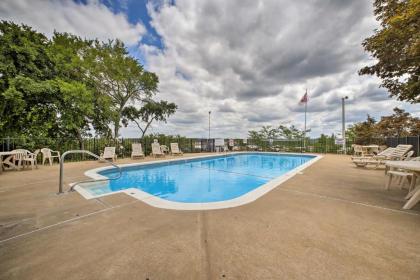 Renovated Branson Condo with Resort-Style Pool Access - image 16