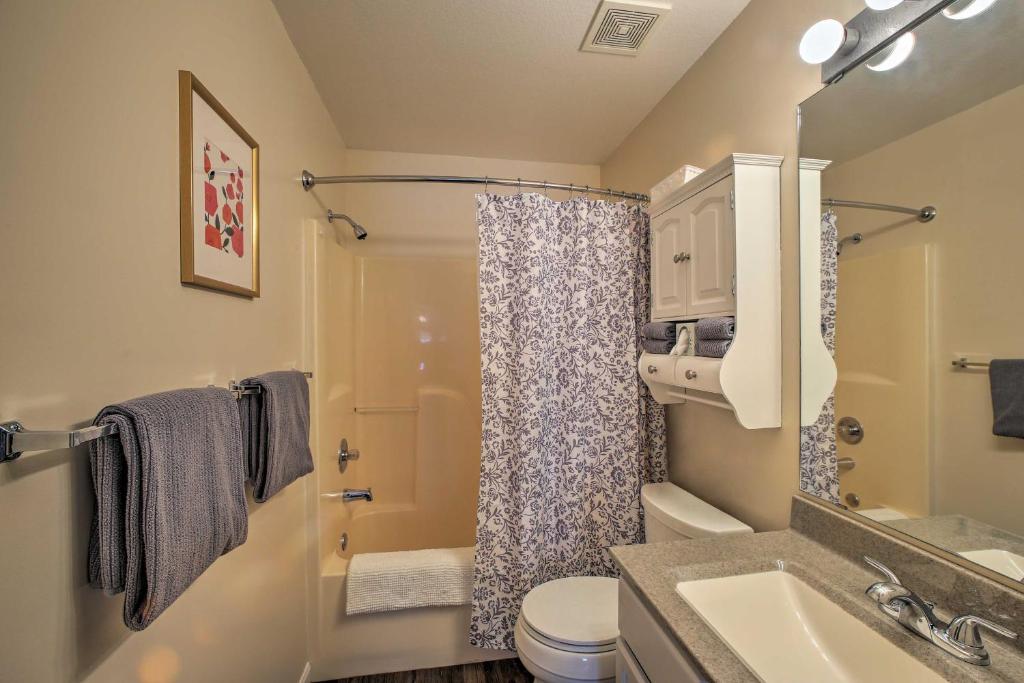 Renovated Branson Condo with Resort-Style Pool Access - image 6