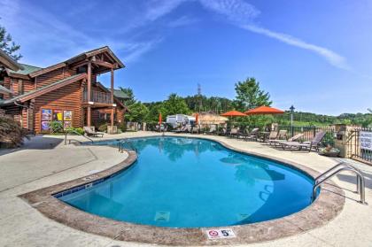 Pigeon Forge Resort Studio Cabin on Dollywood Ln! - image 15