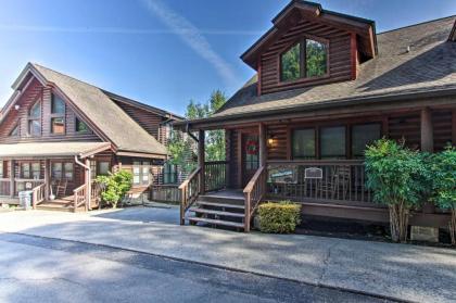 Pigeon Forge Resort Studio Cabin on Dollywood Ln! - image 6