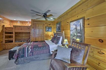 Pigeon Forge Resort Studio Cabin on Dollywood Ln! - image 8