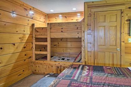 Pigeon Forge Resort Studio Cabin on Dollywood Ln! - image 9