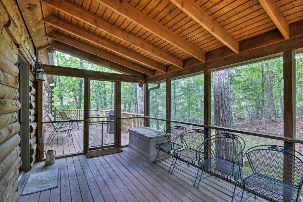 Family-Friendly Massanutten Log Home with Views! - image 6