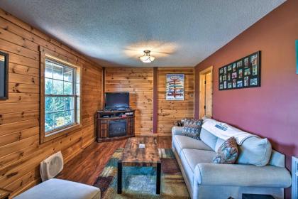 Cozy Condo - Walk to Resort 9 Miles to Sugar Mtn! - image 13