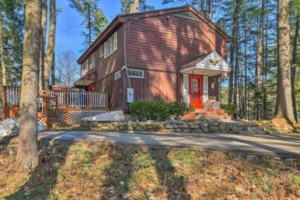 N Conway Home with Porch -Walk to Cranmore Mtn Resort - image 1