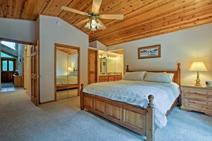 Lovely Tahoe Resort Cabin with Trails Hot Tub Access - image 5