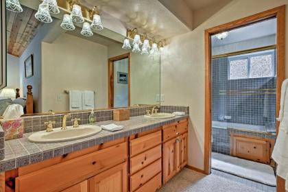 Lovely Tahoe Resort Cabin with Trails Hot Tub Access - image 9