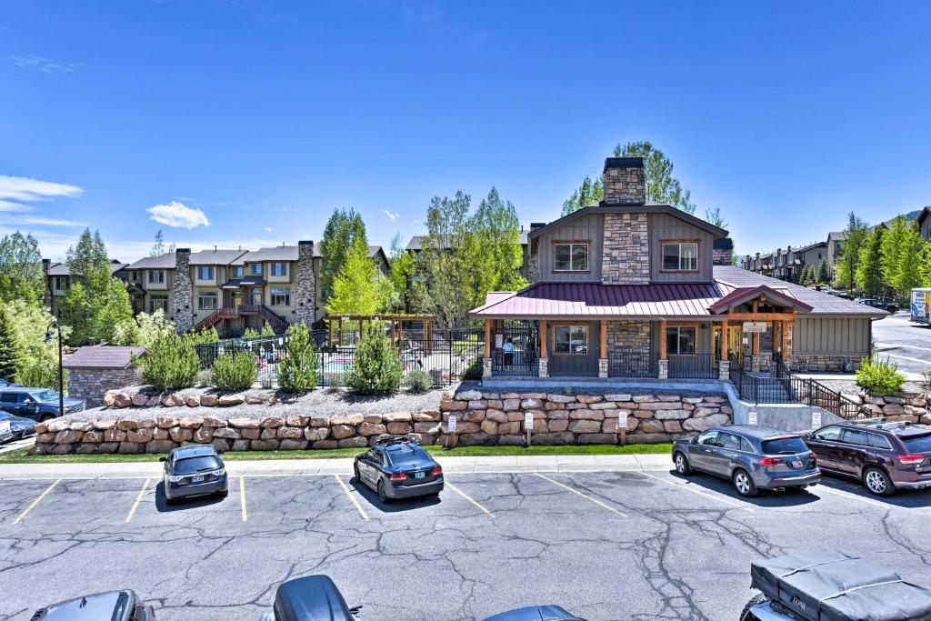 Park City Condo with Pool - 2 Miles to Ski Resort! - image 3